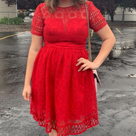 Chi Chi London red lace dress - Picture 3 of 4